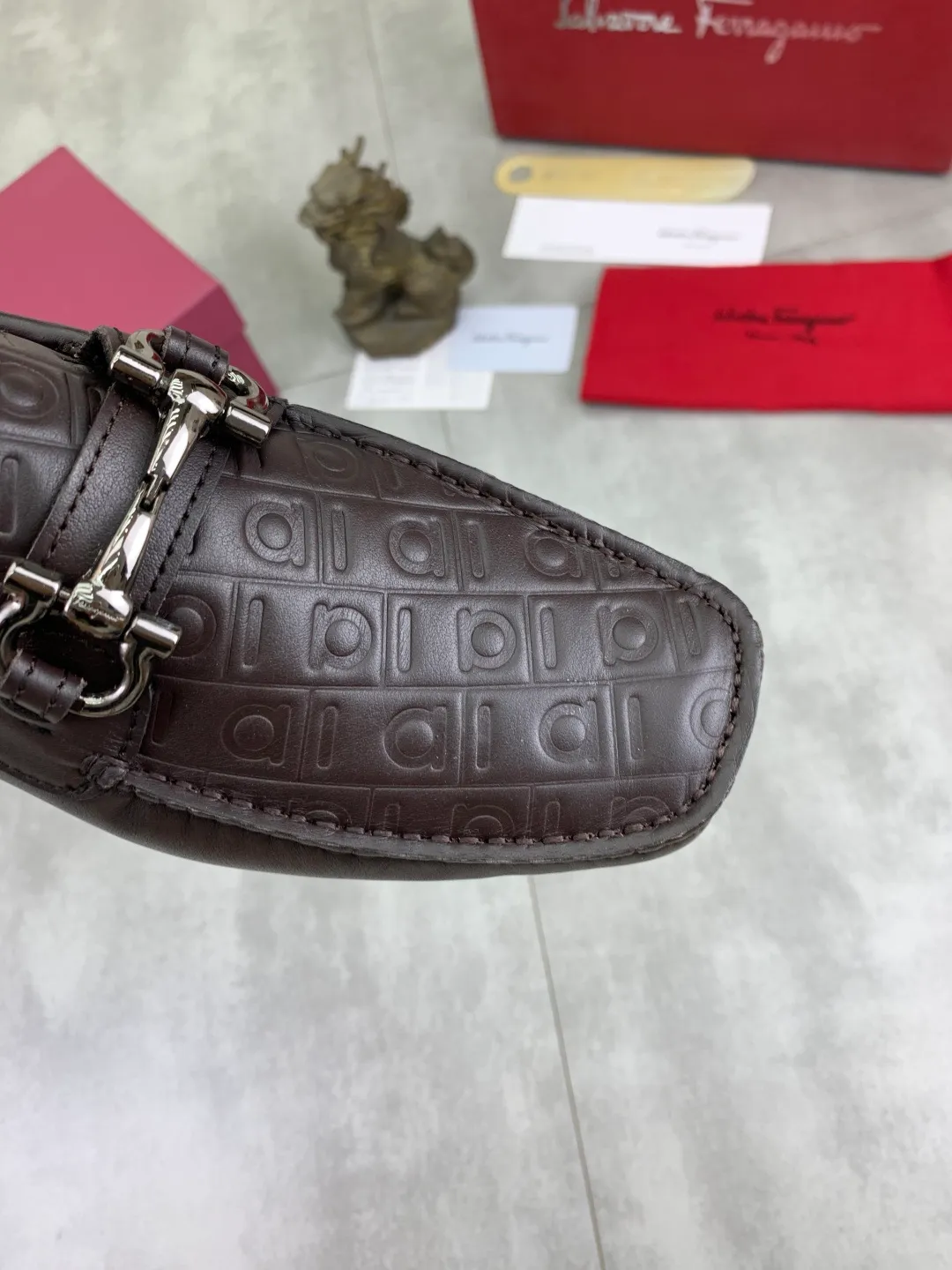 Men's shoes 💰P542 New model, high quality [Ferragamo/Ferragamo] Latest lazy slip-on shoes Original imported calfskin, imported cowhide lining + original luxury metal buckle + original combination outsole Comparison without pressure Code number: 38-45